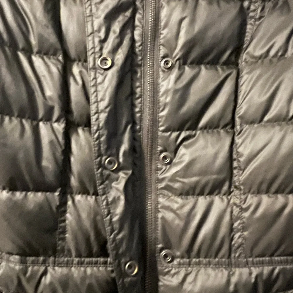Burberry Black Puffer Jacket with Modern Quilting (SP) - Picture 7 of 14